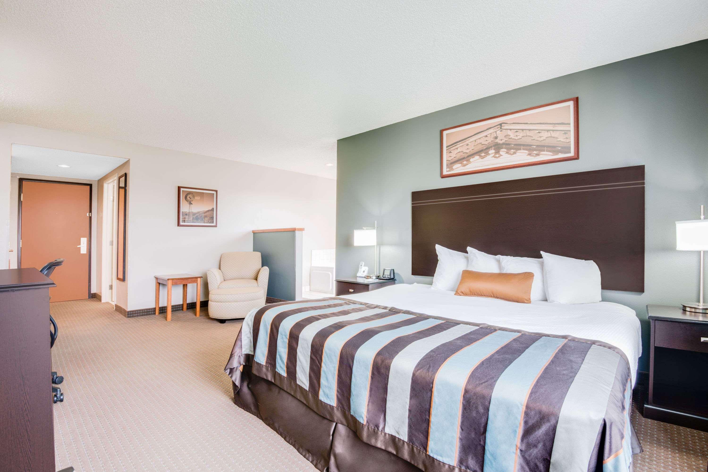 Wingate By Wyndham Gillette Hotel Екстериор снимка