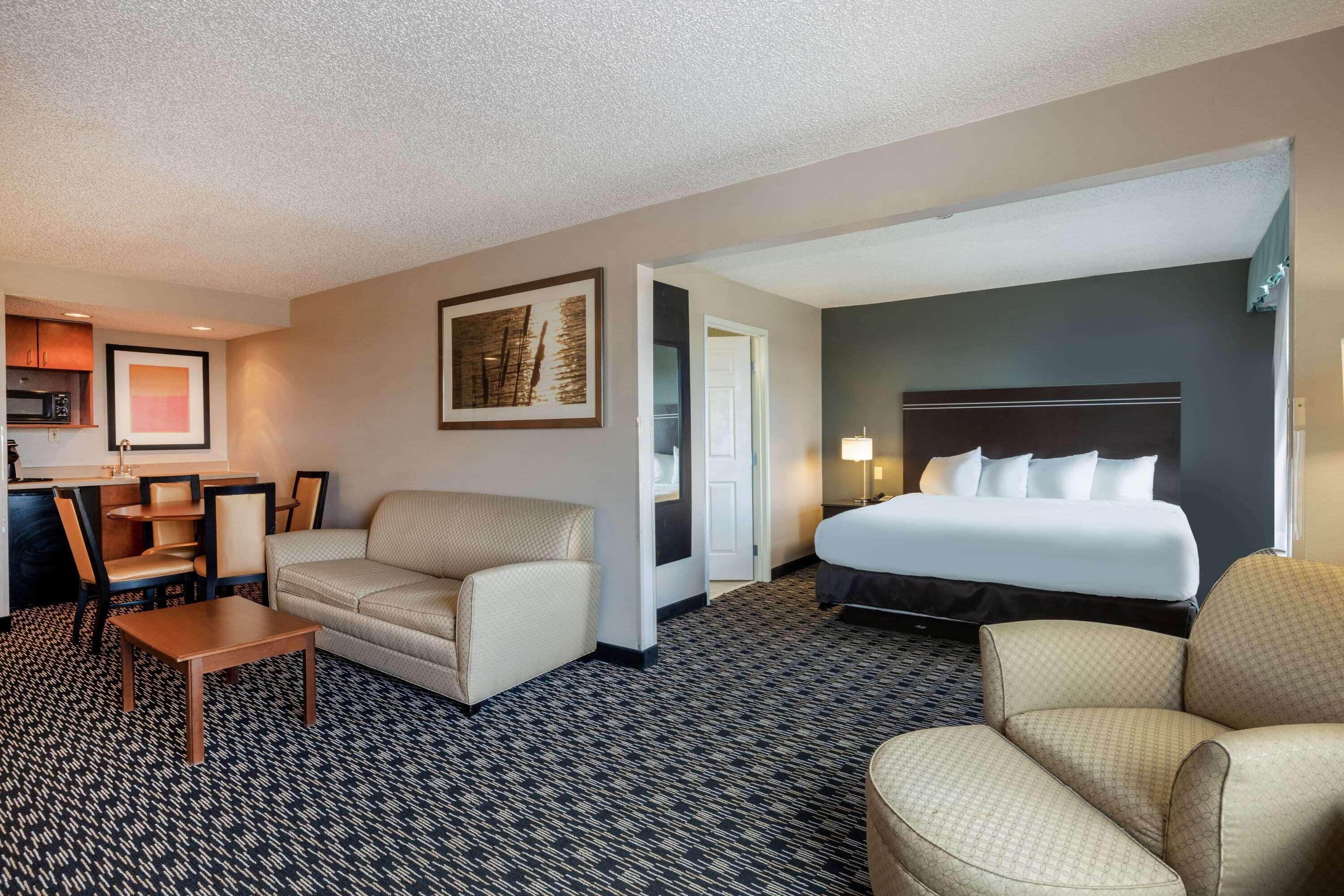 Wingate By Wyndham Gillette Hotel Екстериор снимка