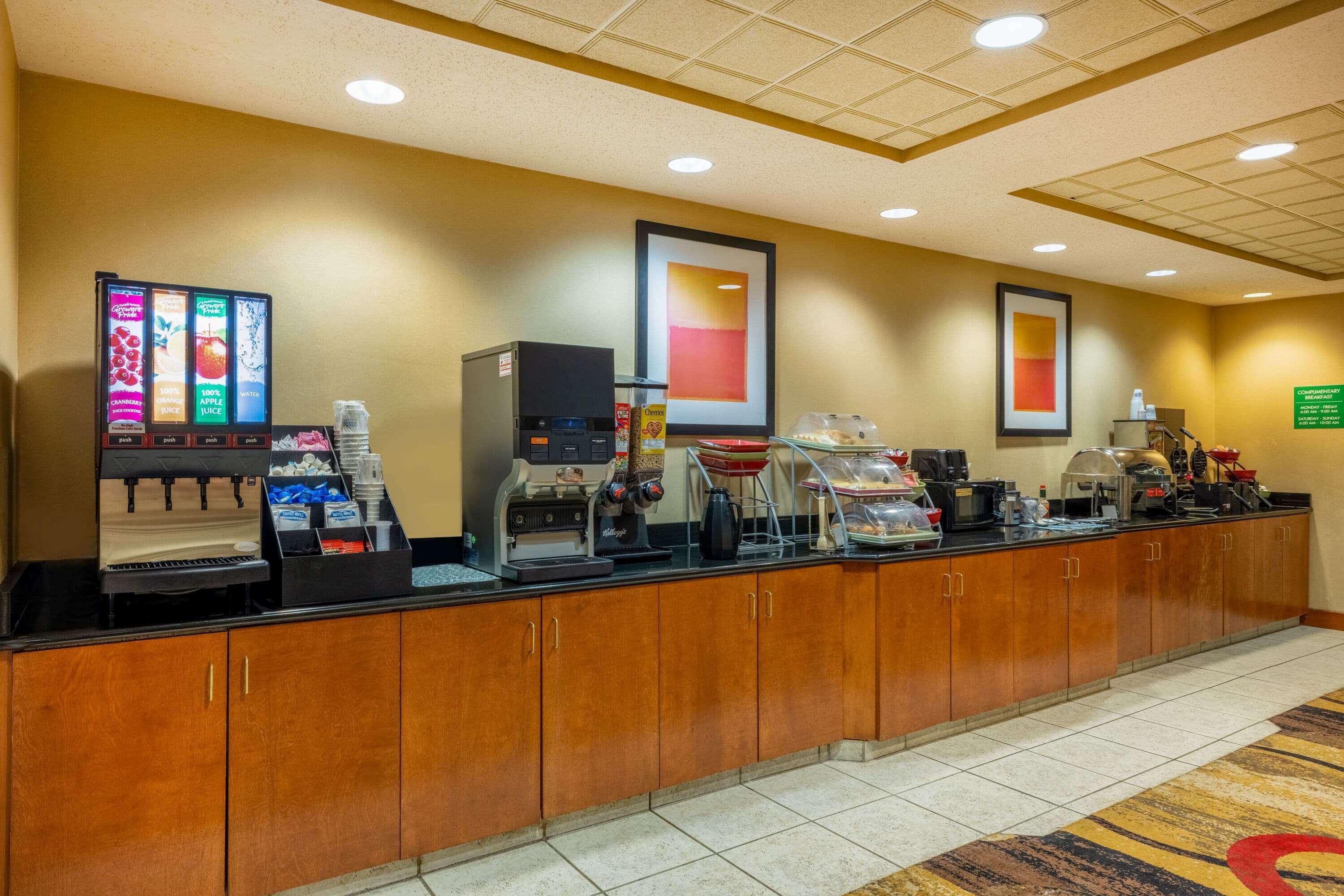 Wingate By Wyndham Gillette Hotel Екстериор снимка