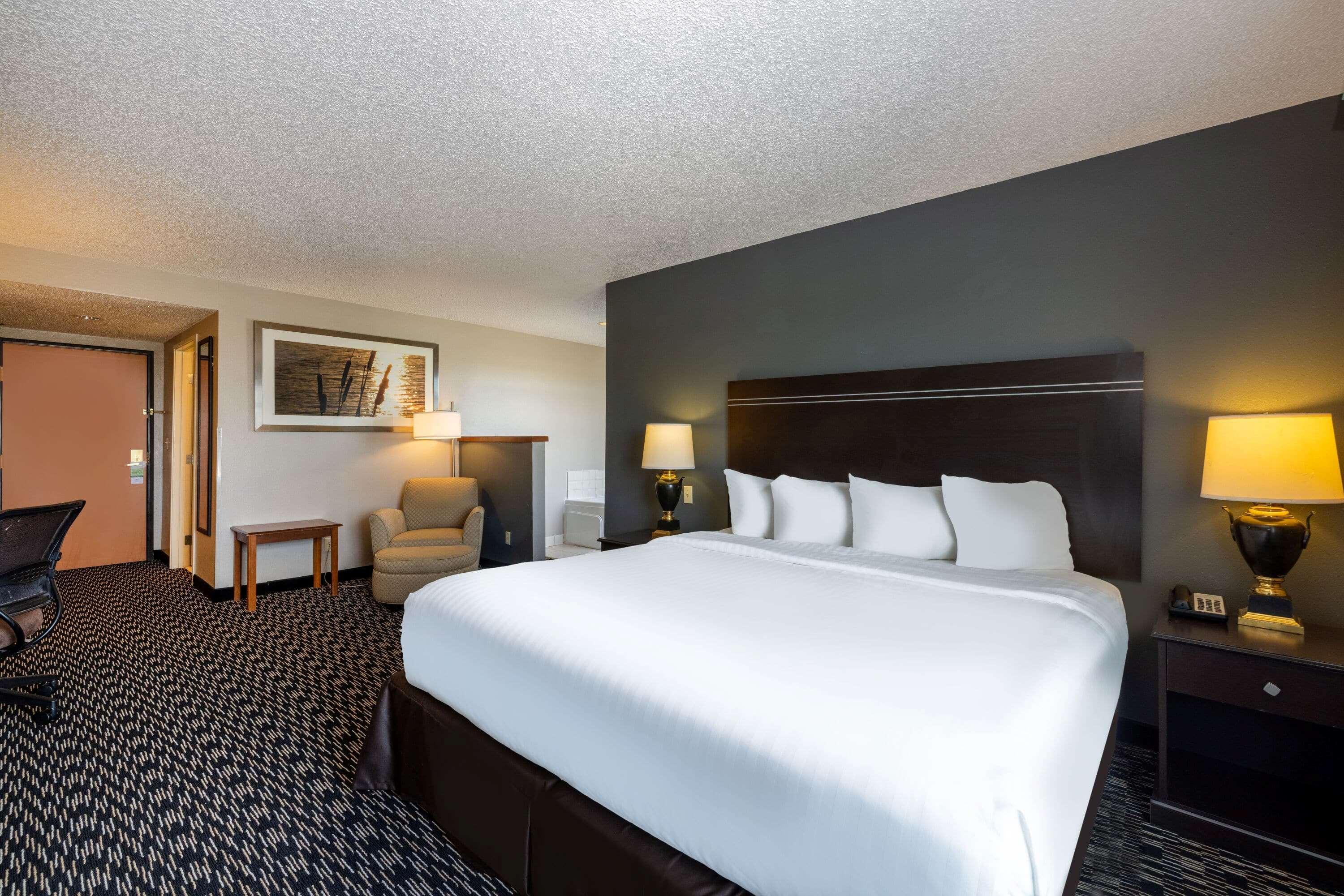 Wingate By Wyndham Gillette Hotel Екстериор снимка