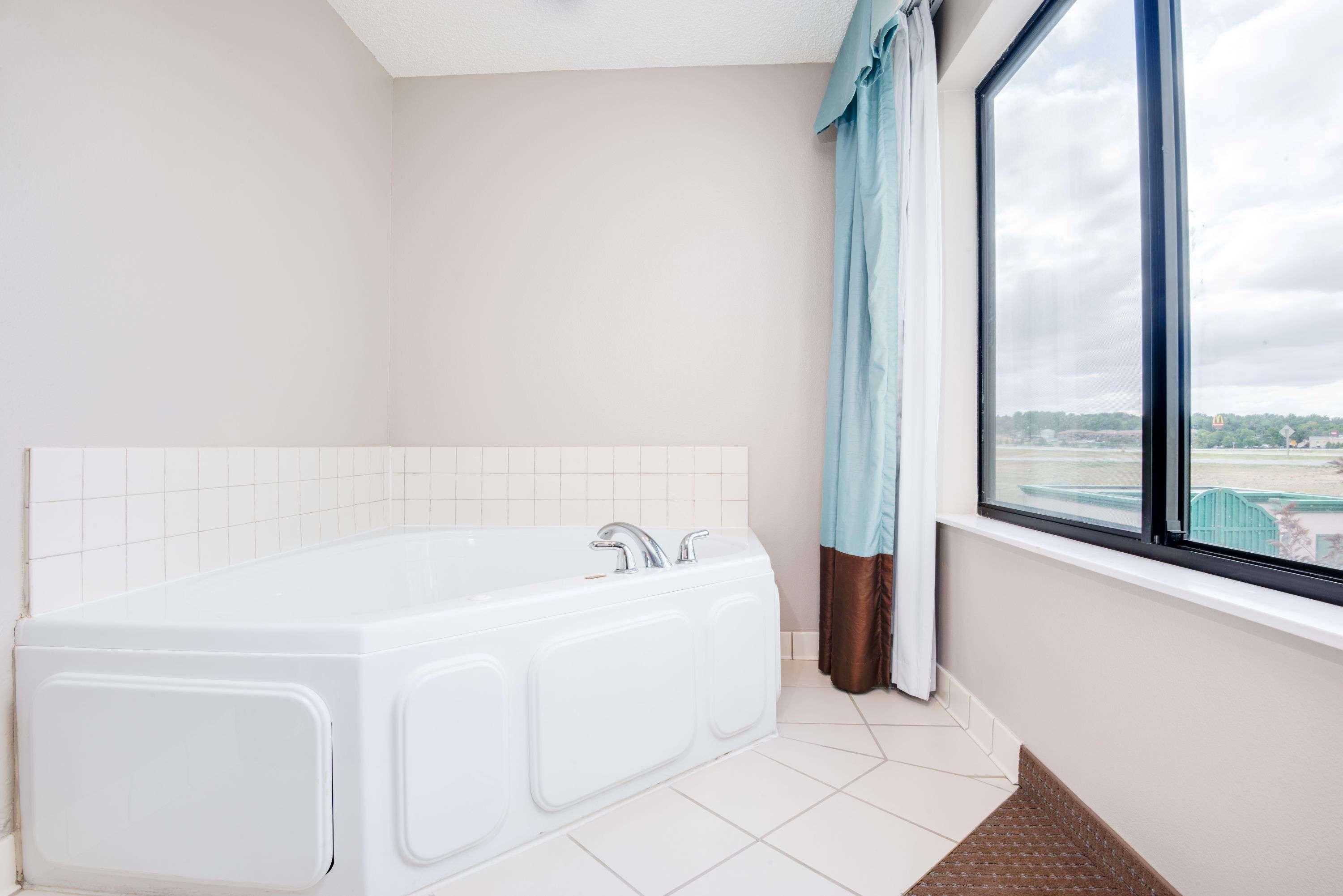 Wingate By Wyndham Gillette Hotel Екстериор снимка