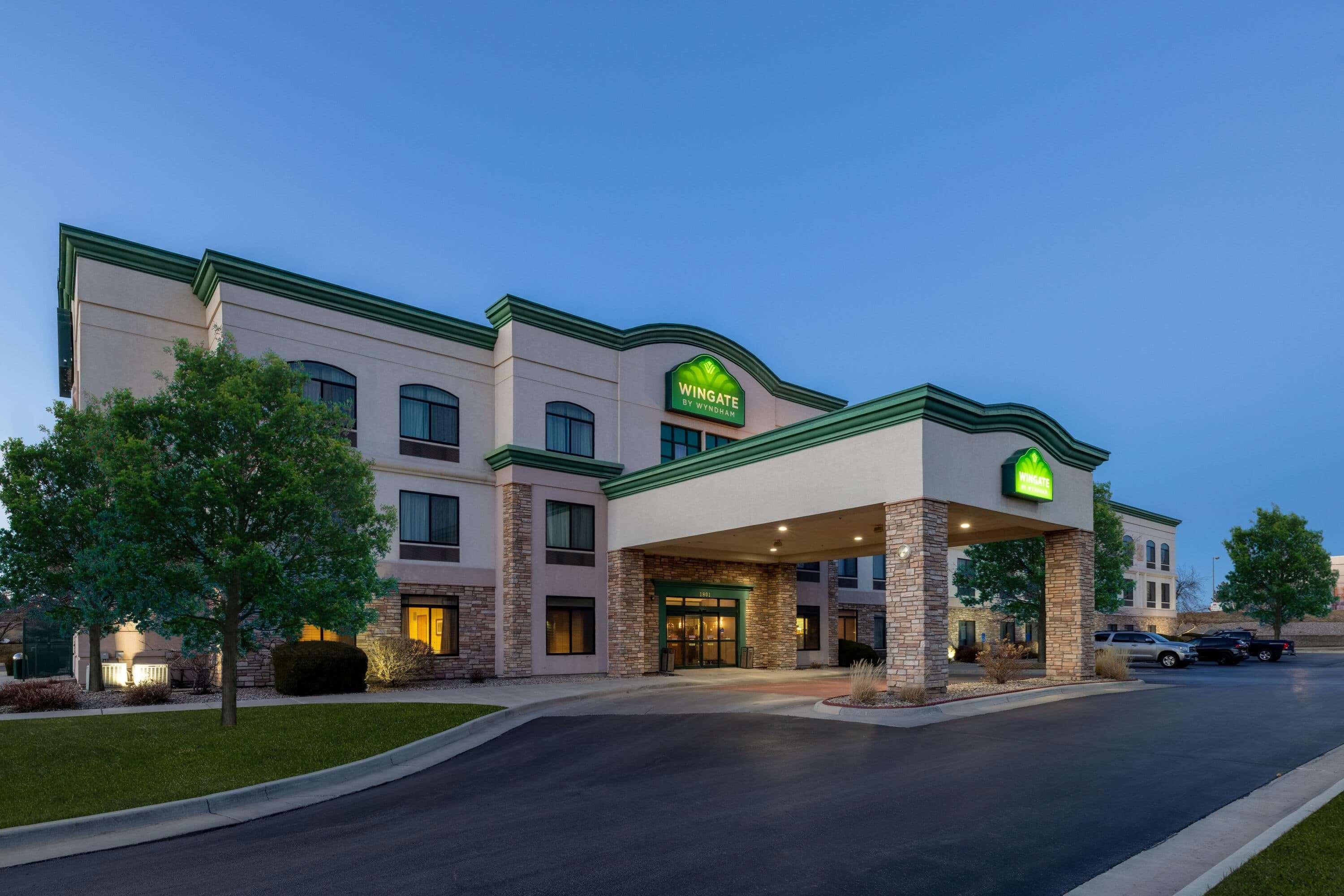 Wingate By Wyndham Gillette Hotel Екстериор снимка