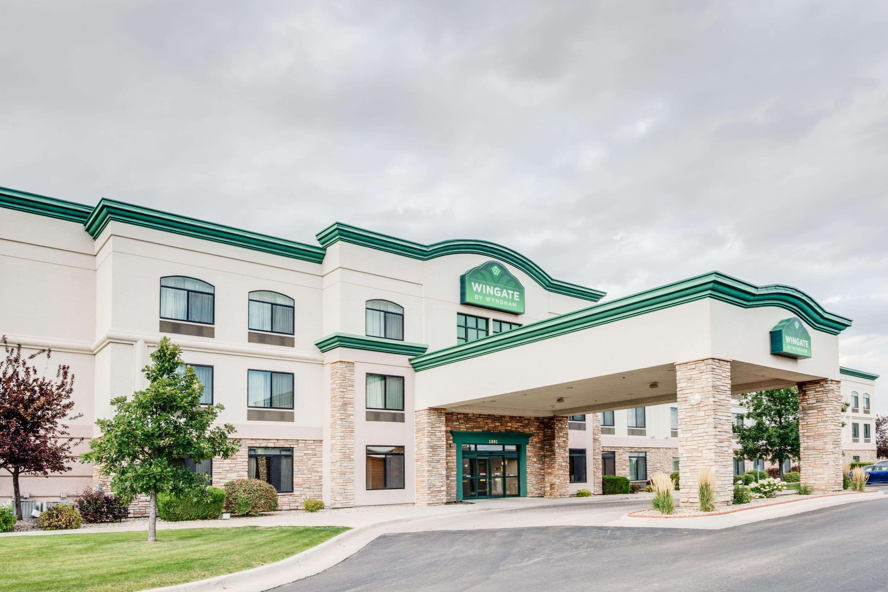 Wingate By Wyndham Gillette Hotel Екстериор снимка
