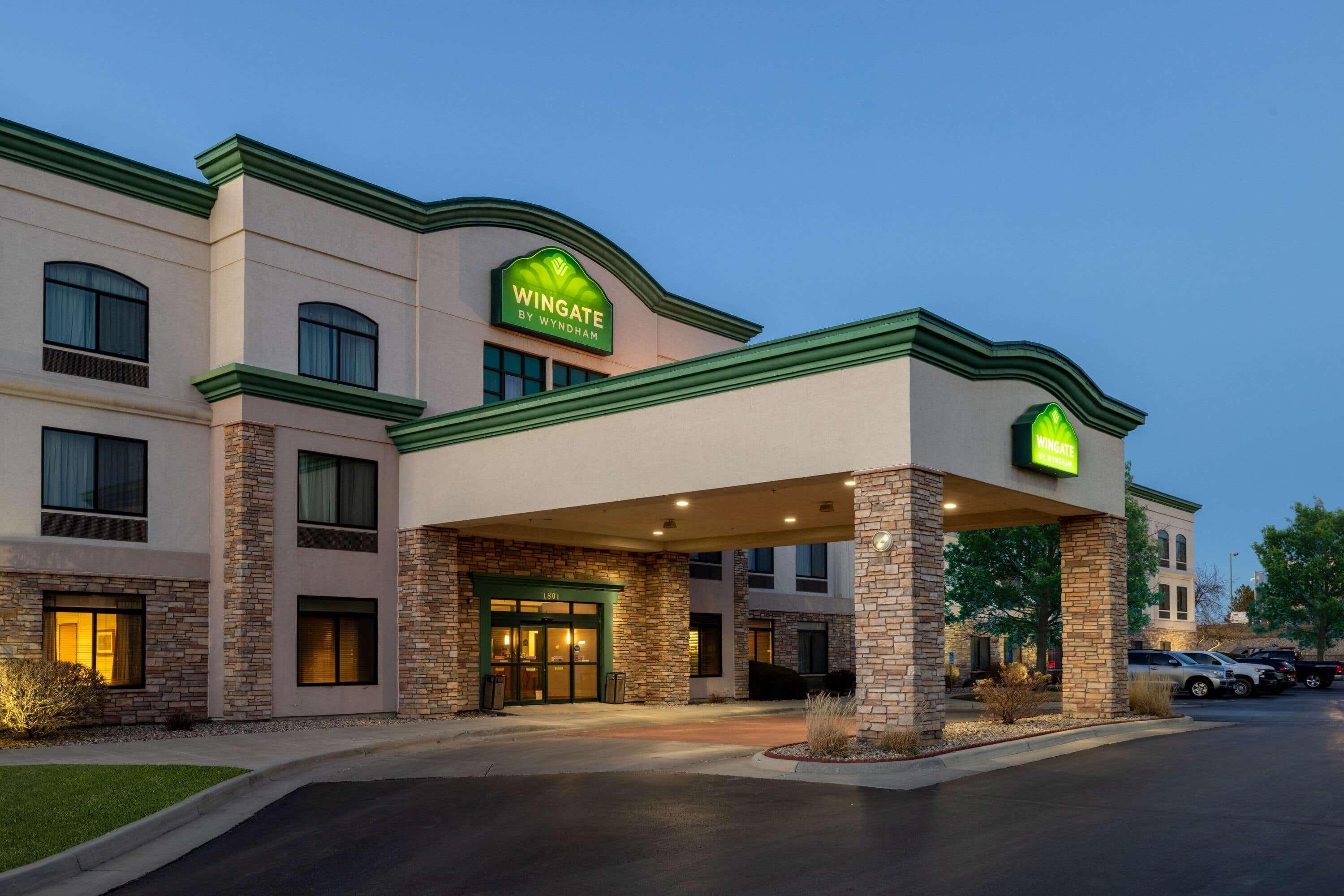 Wingate By Wyndham Gillette Hotel Екстериор снимка