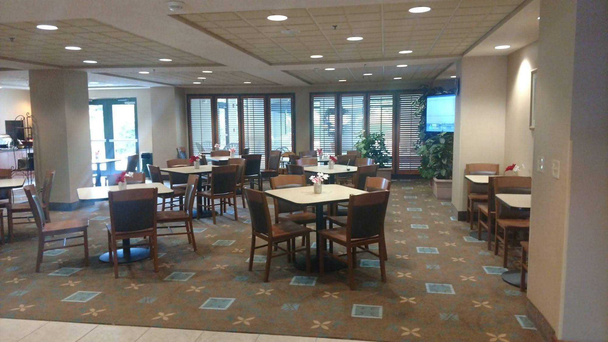 Wingate By Wyndham Gillette Hotel Екстериор снимка